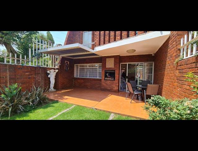 3 BEDROOM TOWNHOUSE FOR SALE IN BEDFORD GARDENS